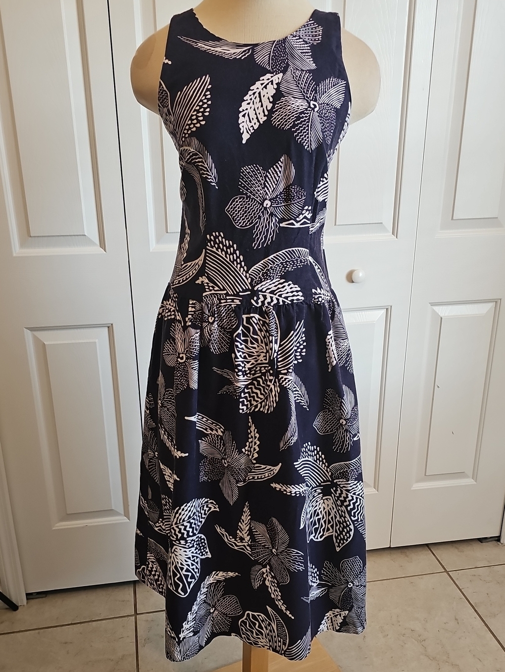 Vintage Lanz Original Navy Floral Sleeveless Fit & Flare Dress. Navy/white